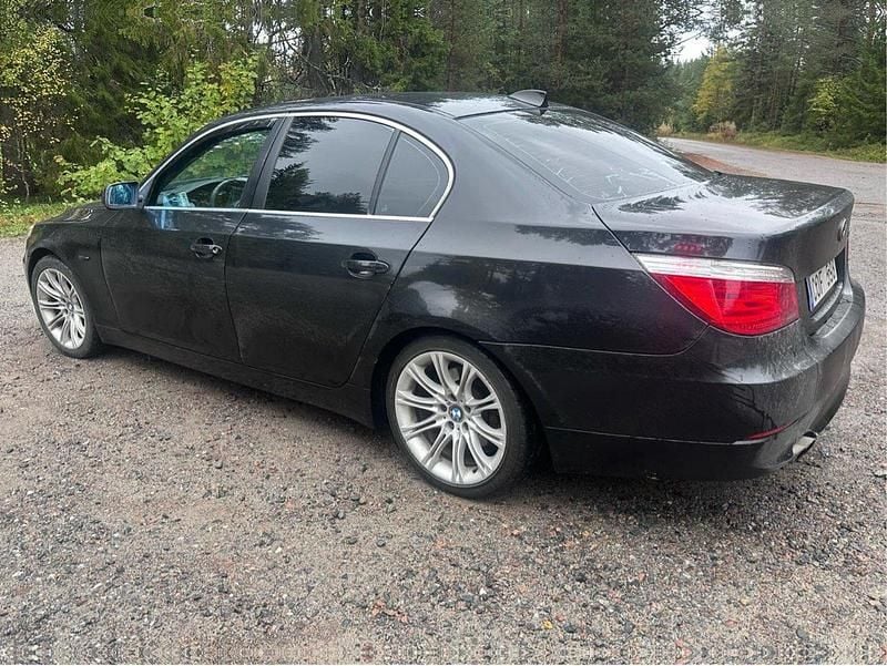Svart Begagnad 2008 BMW 530 M Sport Sedan | 55 000 kr (Bra pris) - Bild 1/2