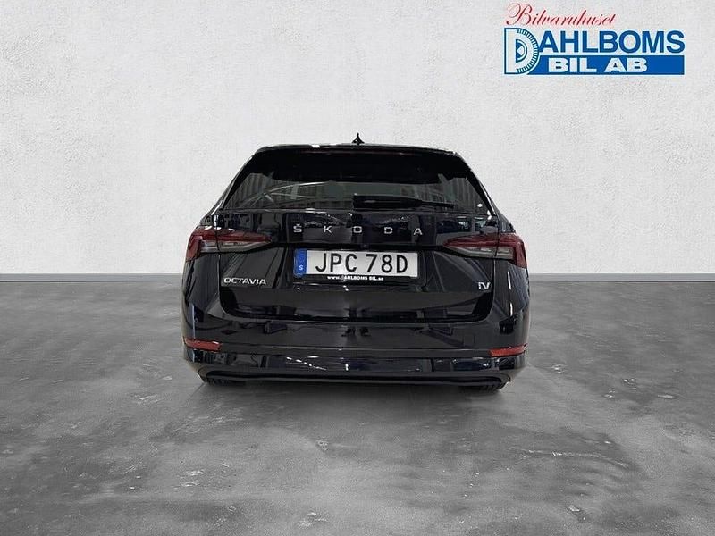 Begagnad Skoda Octavia Style 150 HK (110 kW) 2021 Svart (black magic pearl) Kombi