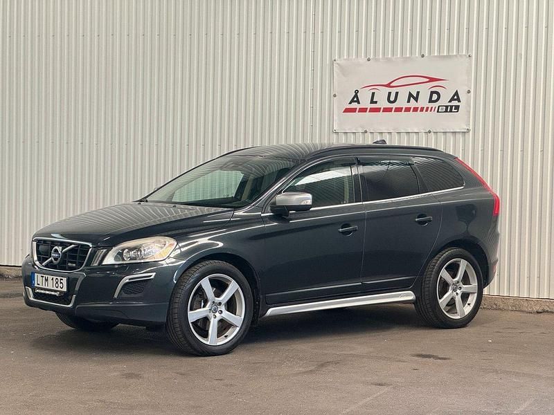 Grå Begagnad 2011 Volvo XC60 R-Design SUV | 129 900 kr (Marknadspris) - Bild 1/4