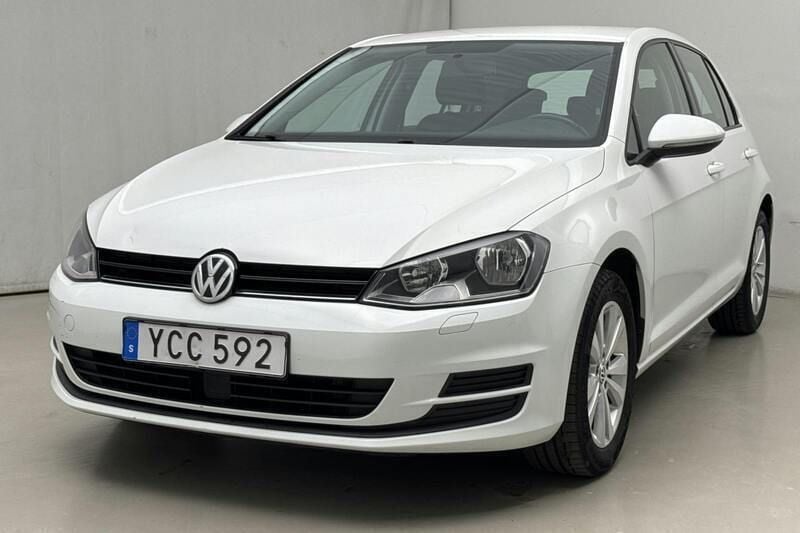 Vit Begagnad 2016 VW Golf VII | 131 000 kr (Bra pris) - Bild 1/4