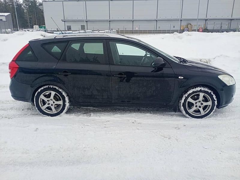 Begagnad Kia Ceed 116 HK (85 kW) 2008 Svart Halvkombi