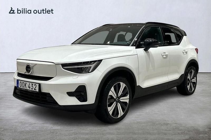 Vit Begagnad 2023 Volvo XC40 Plus SUV | 309 900 kr (Bra pris) - Bild 1/4