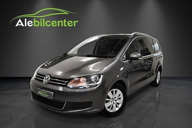 Grå Begagnad 2012 VW Sharan Minibuss | 144 900 kr (Marknadspris) - Bild 1/4