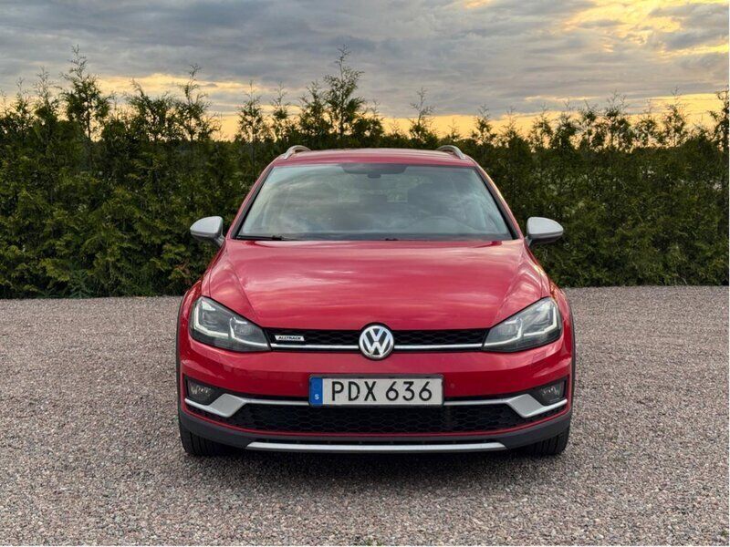 Röd Begagnad 2018 VW Golf Alltrack Kombi | 165 000 kr (Superpris) - Bild 1/4