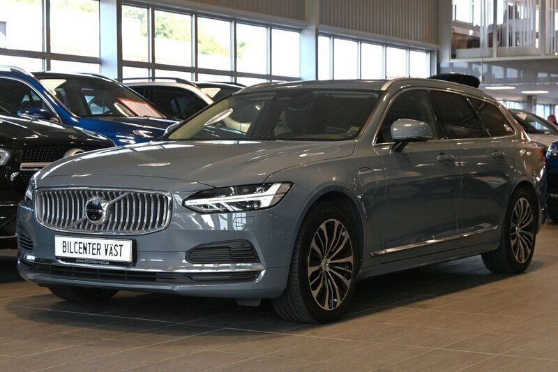 Grå (thunder grey metallic) Begagnad 2022 Volvo V90 Core Kombi | 419 000 kr (Marknadspris) - Bild 1/4