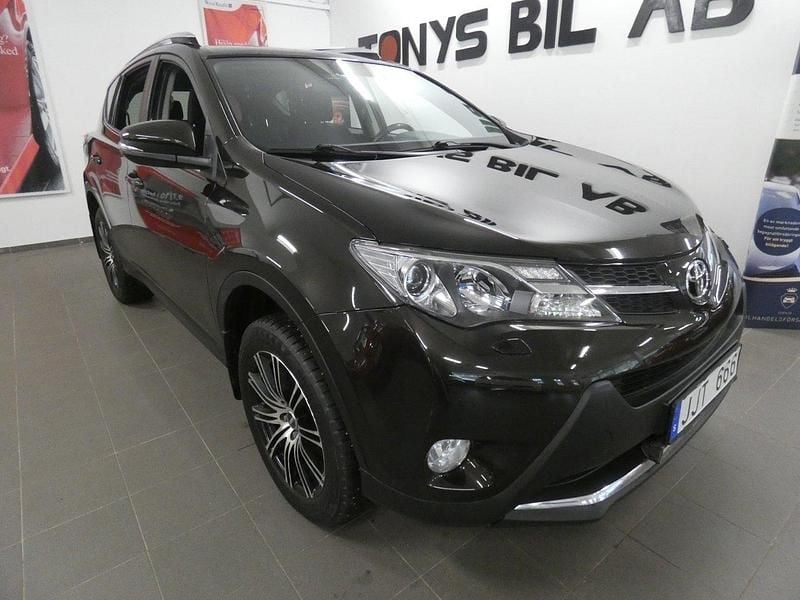 Svart (brun) Begagnad 2014 Toyota RAV4 Active SUV | 139 900 kr (Bra pris) - Bild 1/4