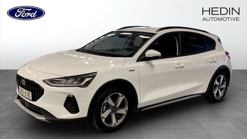 Vit (white) Begagnad 2024 Ford Focus Active Halvkombi | 219 900 kr (Lite dyr) - Bild 1/4