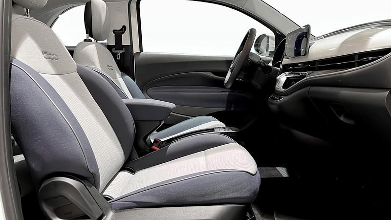 Begagnad Fiat 500e Icon 86 kW (118 HK) 2022 Vit Halvkombi