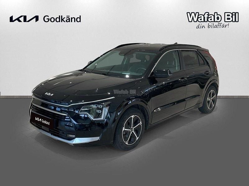 Svart (aurora black pearl m) Begagnad 2023 Kia Niro Advance SUV | 379 900 kr - Bild 1/4
