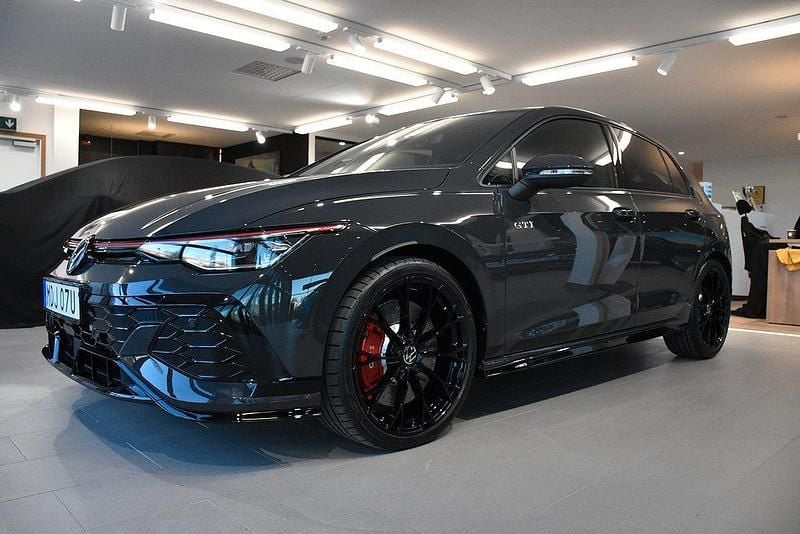 Ny 2026 VW Golf VIII GTI Clubsport Halvkombi | 430 900 kr (Marknadspris) - Bild 1/3