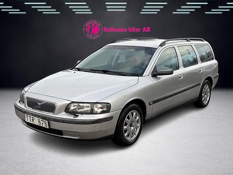 Grå Begagnad 2002 Volvo V70 Kombi | 34 900 kr (Marknadspris) - Bild 1/4