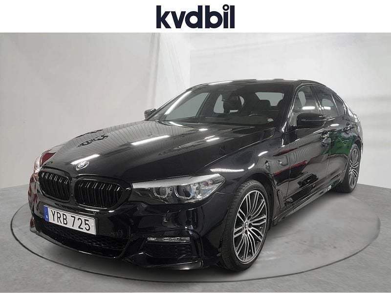 Svart Begagnad 2018 BMW 520 Comfort Edition Sedan | 314 800 kr (Bra pris) - Bild 1/3