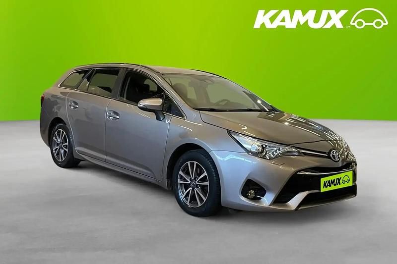 Brun Begagnad 2016 Toyota Avensis Active Kombi | 154 900 kr (Marknadspris) - Bild 1/4