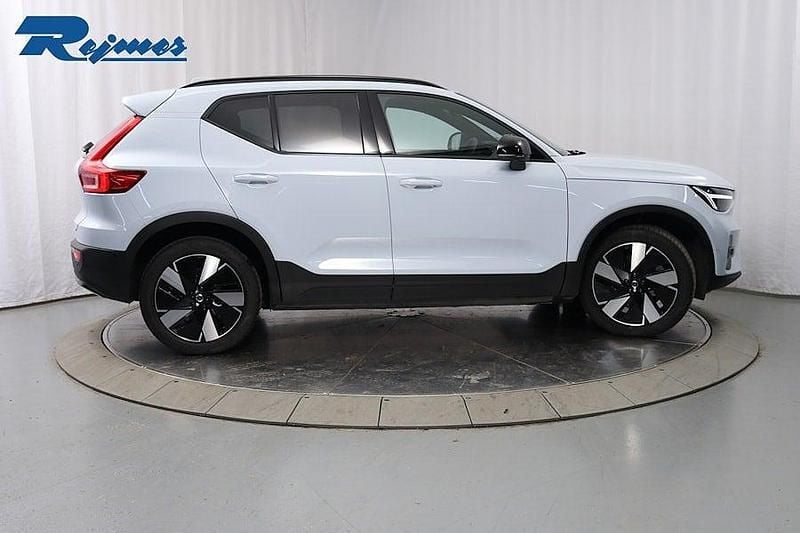 Begagnad Volvo EX40 Plus 185 kW (252 HK) 2025 Ljusblå SUV