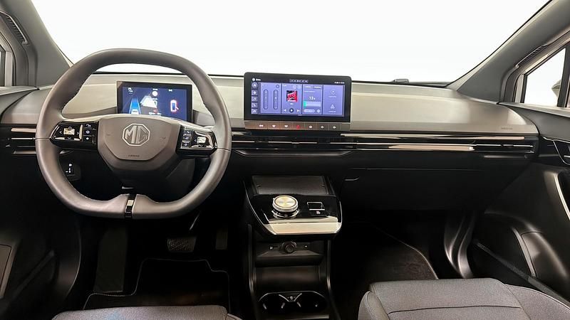 Begagnad MG MG4 EV 125 kW (170 HK) 2023 Grå Halvkombi