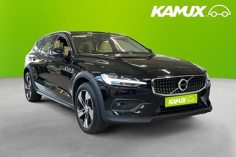 Svart Begagnad 2021 Volvo V60 CC Momentum Kombi | 309 800 kr - Bild 1/4