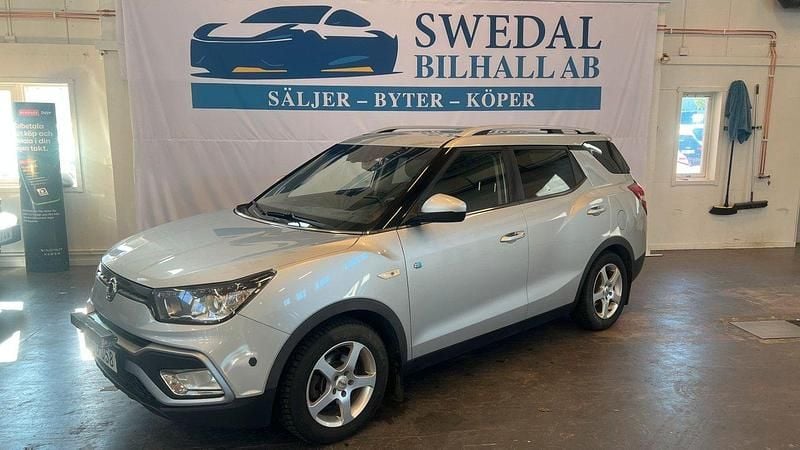 Silver Begagnad 2016 Ssangyong (KGM) Tivoli SUV | 64 800 kr - Bild 1/4