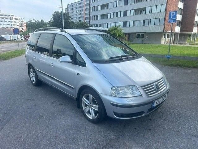 Silver Begagnad 2005 VW Sharan Highline Minibuss | 26 900 kr - Bild 1/4