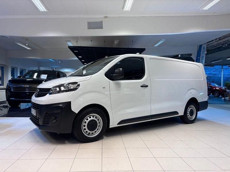 Vit Begagnad 2023 Opel Vivaro Business Minibuss | 373 750 kr (Marknadspris) - Bild 1/4