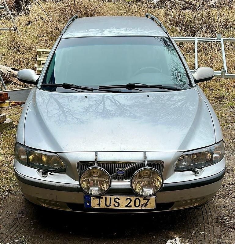 Begagnad 2003 Volvo V70 Kombi | 20 000 kr (Superpris) - Bild 1/4