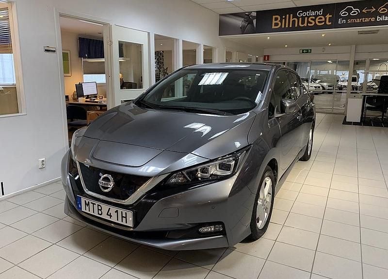 Begagnad Nissan Leaf 360º 110 kW (150 HK) 2021 Grå Halvkombi