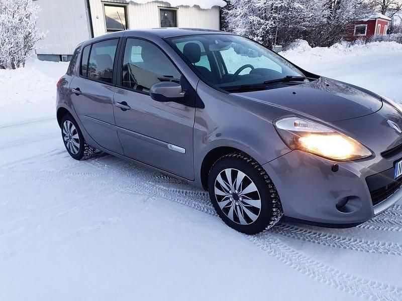 Begagnad Renault Clio R.S. 75 HK (55 kW) 2010 Halvkombi