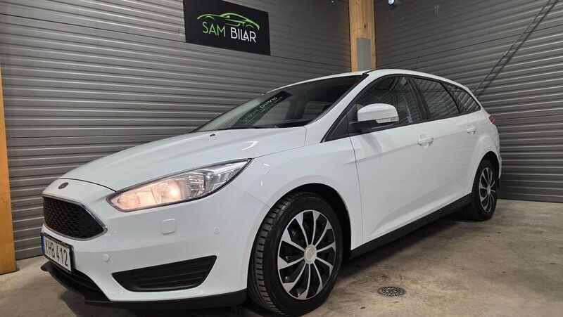 Vit Begagnad 2017 Ford Focus Trend Kombi | 79 900 kr (Marknadspris) - Bild 1/4