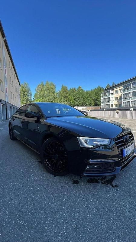 Svart Begagnad 2016 Audi A5 Sportback Sport Halvkombi | 165 000 kr (Marknadspris) - Bild 1/4