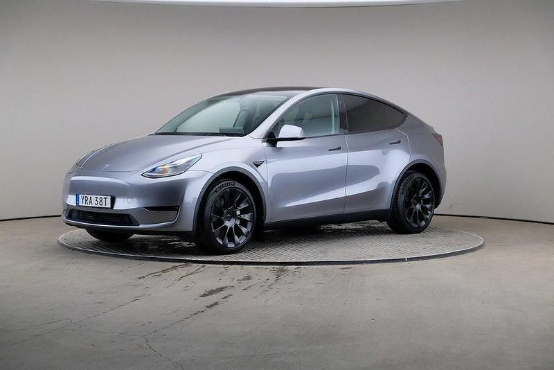 Grå Begagnad 2023 Tesla Model Y Long Range AWD SUV | 495 000 kr (Dyr) - Bild 1/4