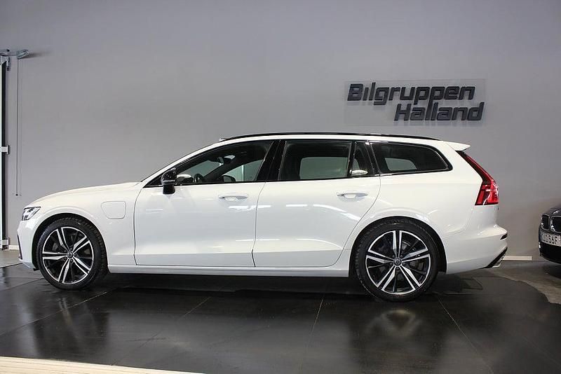 Begagnad Volvo V60 R-Design 253 HK (186 kW) 2020 Vit Kombi