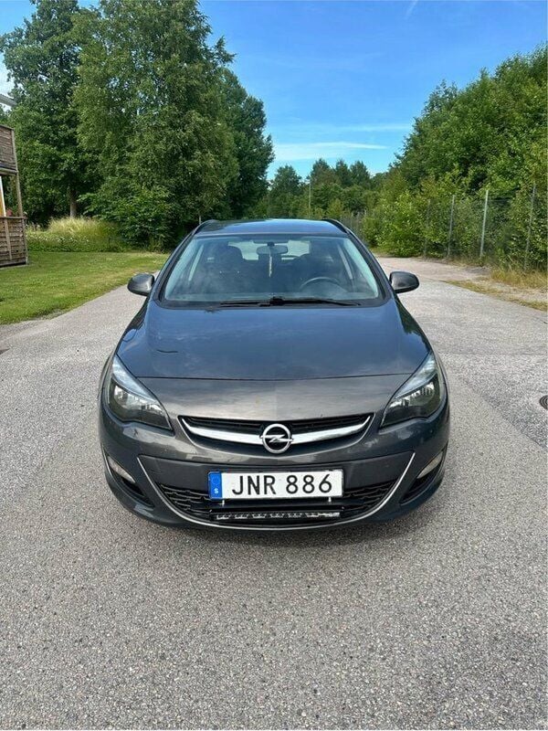 Grå Begagnad 2015 Opel Astra Enjoy Kombi | 45 000 kr (Marknadspris) - Bild 1/4