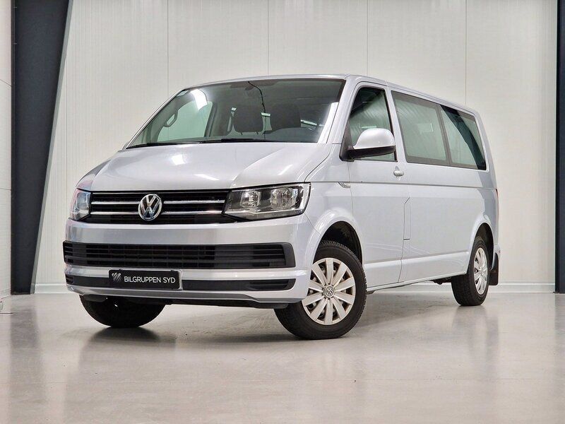 Silver Begagnad 2016 VW Caravelle Comfortline Minibuss | 329 900 kr (Marknadspris) - Bild 1/4