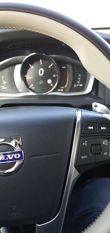 Ljusblå Begagnad 2016 Volvo S60 Summum Sedan | 259 000 kr - Bild 1/4