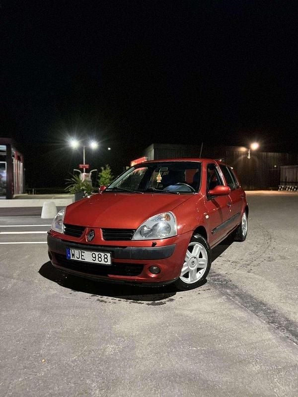 Röd Begagnad 2005 Renault Clio R.S. Halvkombi | 22 000 kr (Marknadspris) - Bild 1/4