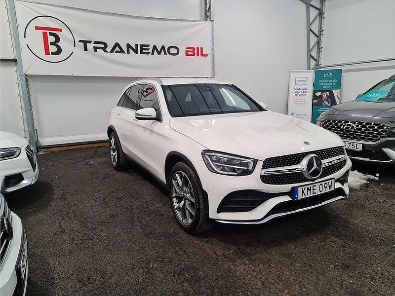 Vit Begagnad 2021 Mercedes GLC400d AMG line | 459 900 kr (Marknadspris) - Bild 1/4