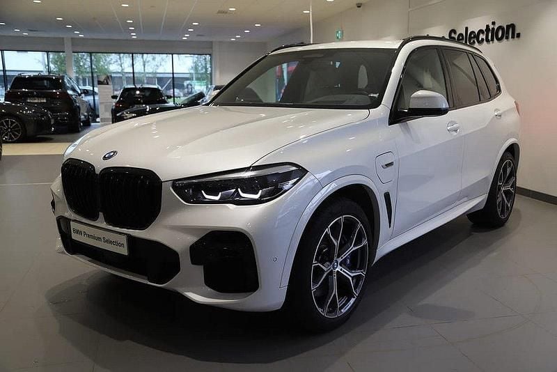 Vit Begagnad 2022 BMW X5 iPerformance SUV | 675 000 kr (Superpris) - Bild 1/3