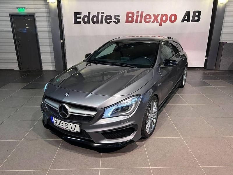 Grå Begagnad 2016 Mercedes CLA45 AMG Shooting Brake AMG Kombi | 299 900 kr (Marknadspris) - Bild 1/4