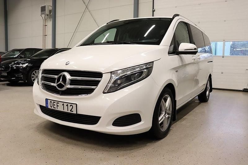 Silver Begagnad 2016 Mercedes V220 Minibuss | 379 900 kr (Lite dyr) - Bild 1/4