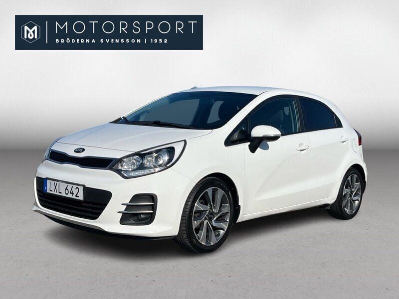 Vit Begagnad 2016 Kia Rio Halvkombi | 79 900 kr (Marknadspris) - Bild 1/3