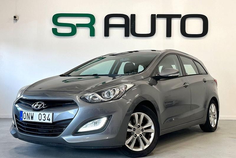 Grå Begagnad 2013 Hyundai i30 Kombi | 89 900 kr (Marknadspris) - Bild 1/4