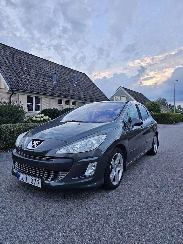 Grå Begagnad 2008 Peugeot 308 Halvkombi | 36 000 kr (Lite dyr) - Bild 1/4