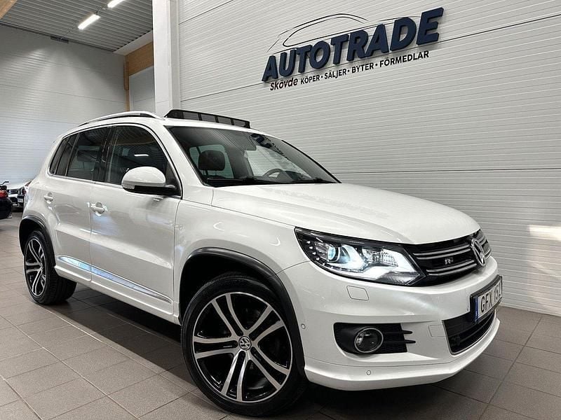 Vit Begagnad 2016 VW Tiguan R-line SUV | 184 900 kr (Bra pris) - Bild 1/4