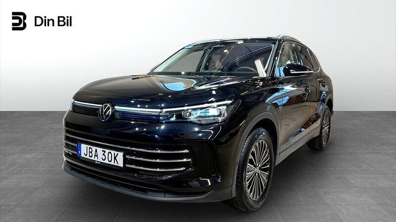 Svart Begagnad 2024 VW Tiguan Elegance SUV | 449 900 kr - Bild 1/4