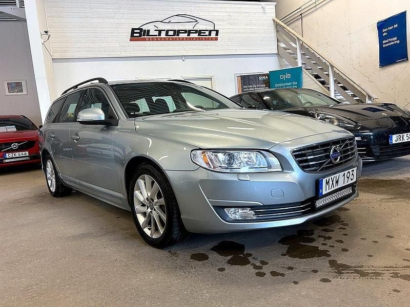 Silver Begagnad 2015 Volvo V70 Momentum Kombi | 199 000 kr (Dyr) - Bild 1/4
