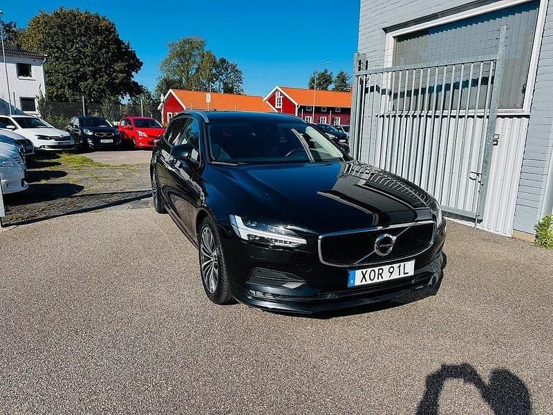 Svart Begagnad 2020 Volvo V90 Momentum Kombi | 269 900 kr (Bra pris) - Bild 1/4
