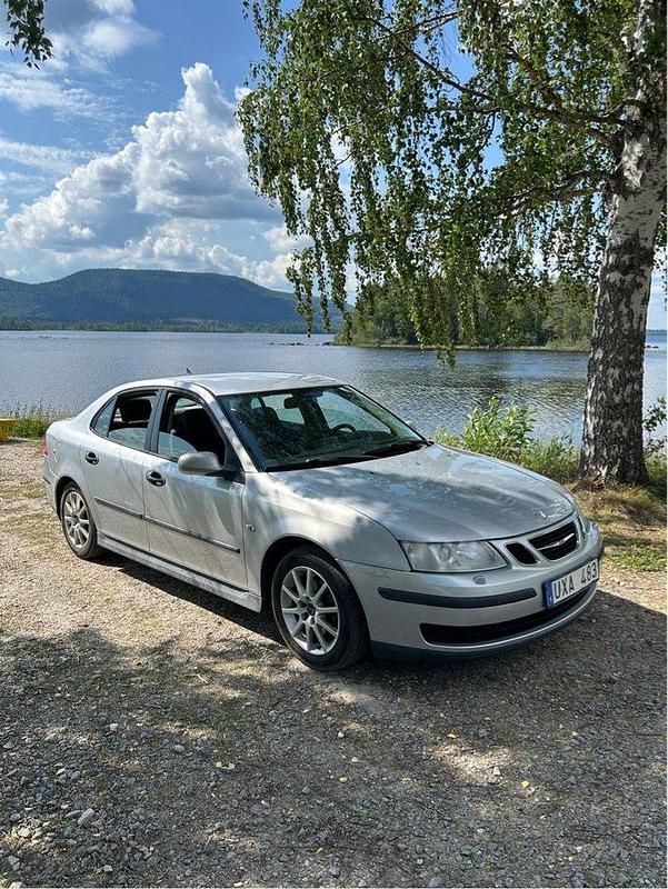 Grå Begagnad 2004 Saab 9-3 Linear Sedan | 22 000 kr (Marknadspris) - Bild 1/4