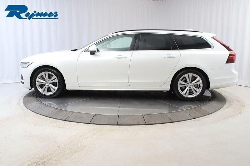 Begagnad Volvo V90 Core 198 HK (145 kW) 2023 Vit Kombi
