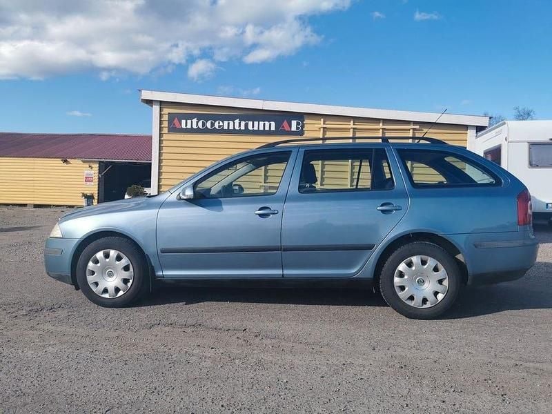 Begagnad Skoda Octavia 102 HK (75 kW) 2008 Ljusgrå (grå) Kombi