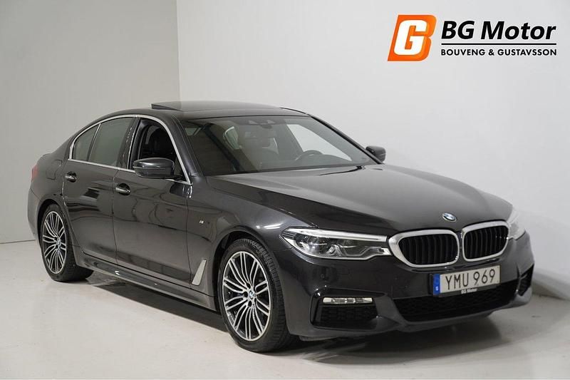 Grå Begagnad 2017 BMW 530 M Sport Sedan | 274 900 kr (Marknadspris) - Bild 1/4