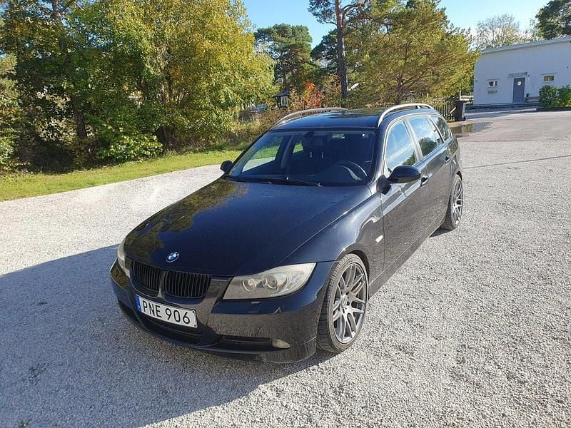 Svart Begagnad 2007 BMW 320 Advantage Kombi | 45 000 kr (Marknadspris) - Bild 1/4